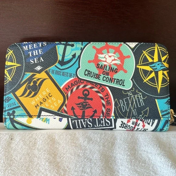 Disney Cruise Line Luggage Stickers Wallet by Disney
Dooney & Bourke - NWT - Picture 2 of 3